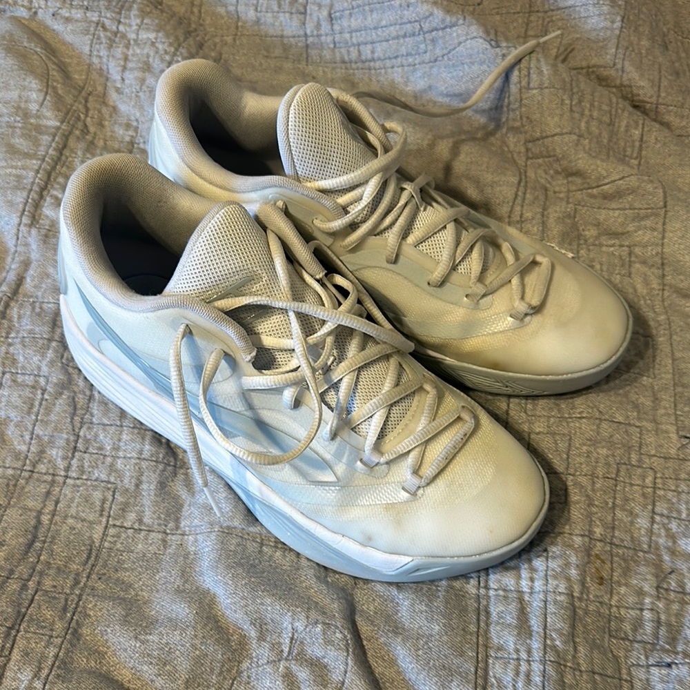 Puma White Basketball Athletic Shoes